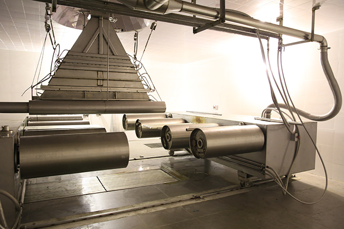 雙懸臂小線輻照內(nèi)牽引設(shè)備