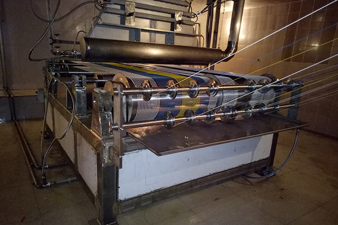 雙支撐雙動(dòng)力小線輻照內(nèi)牽引機(jī)